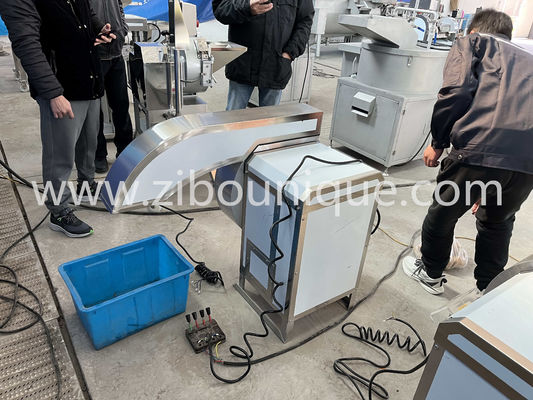 500 kg/uur capaciteit Commerciële groente aardappel Franse frieten snijmachine van Zibo Unique Machinery